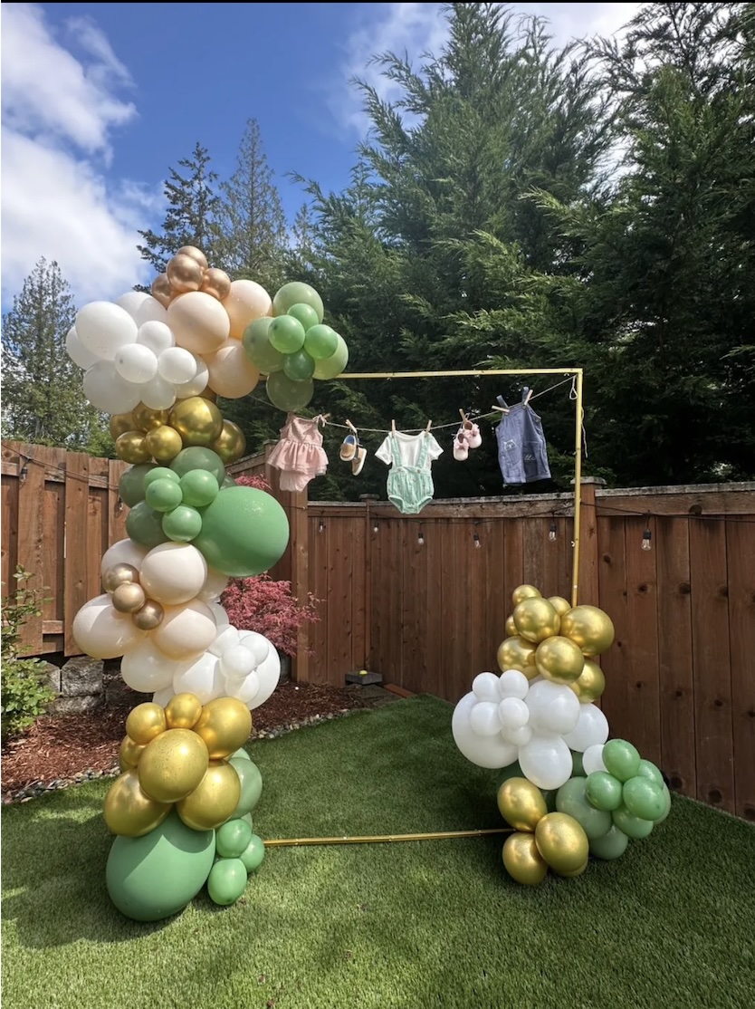 Parents to Bee baby shower balloon arch