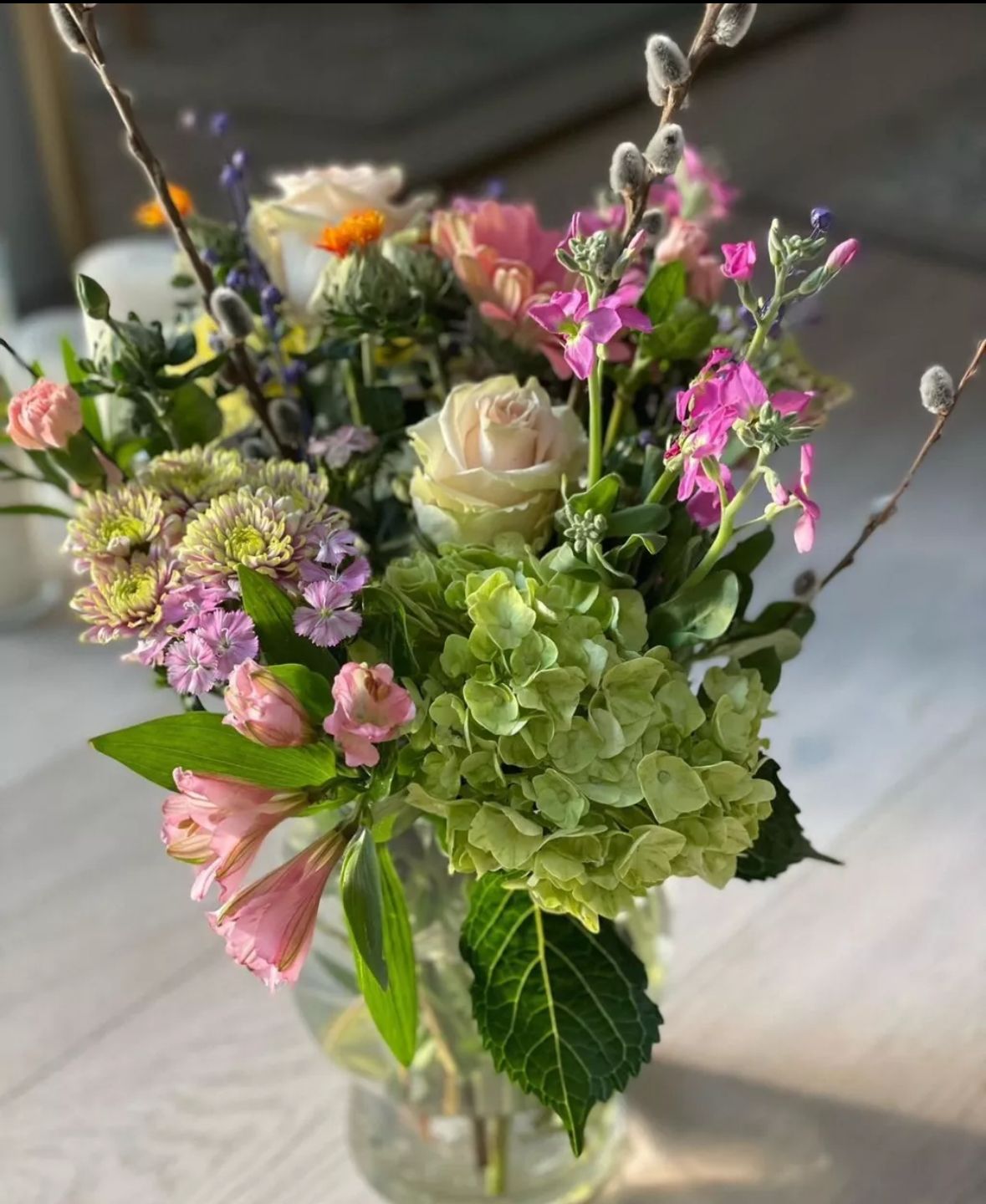 Elegant wedding table floral centerpiece